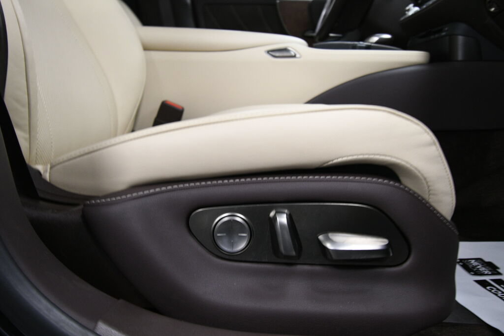 Used 2019 Lexus LS 500 AWD w/ Accessory Package (Z2) image 28
