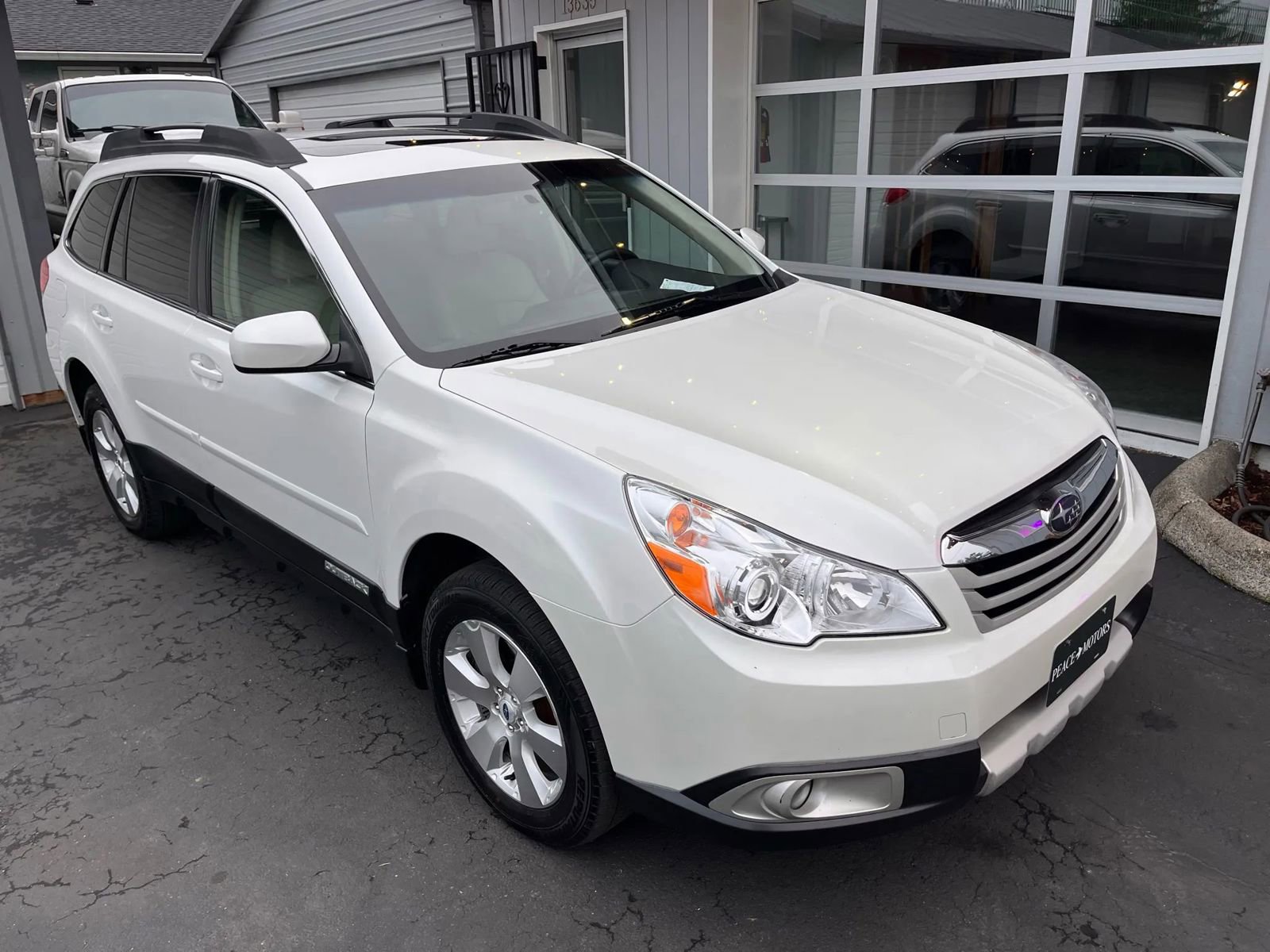 Used 2012 Subaru Outback 3.6R Limited w/ Moonroof Pkg image 1