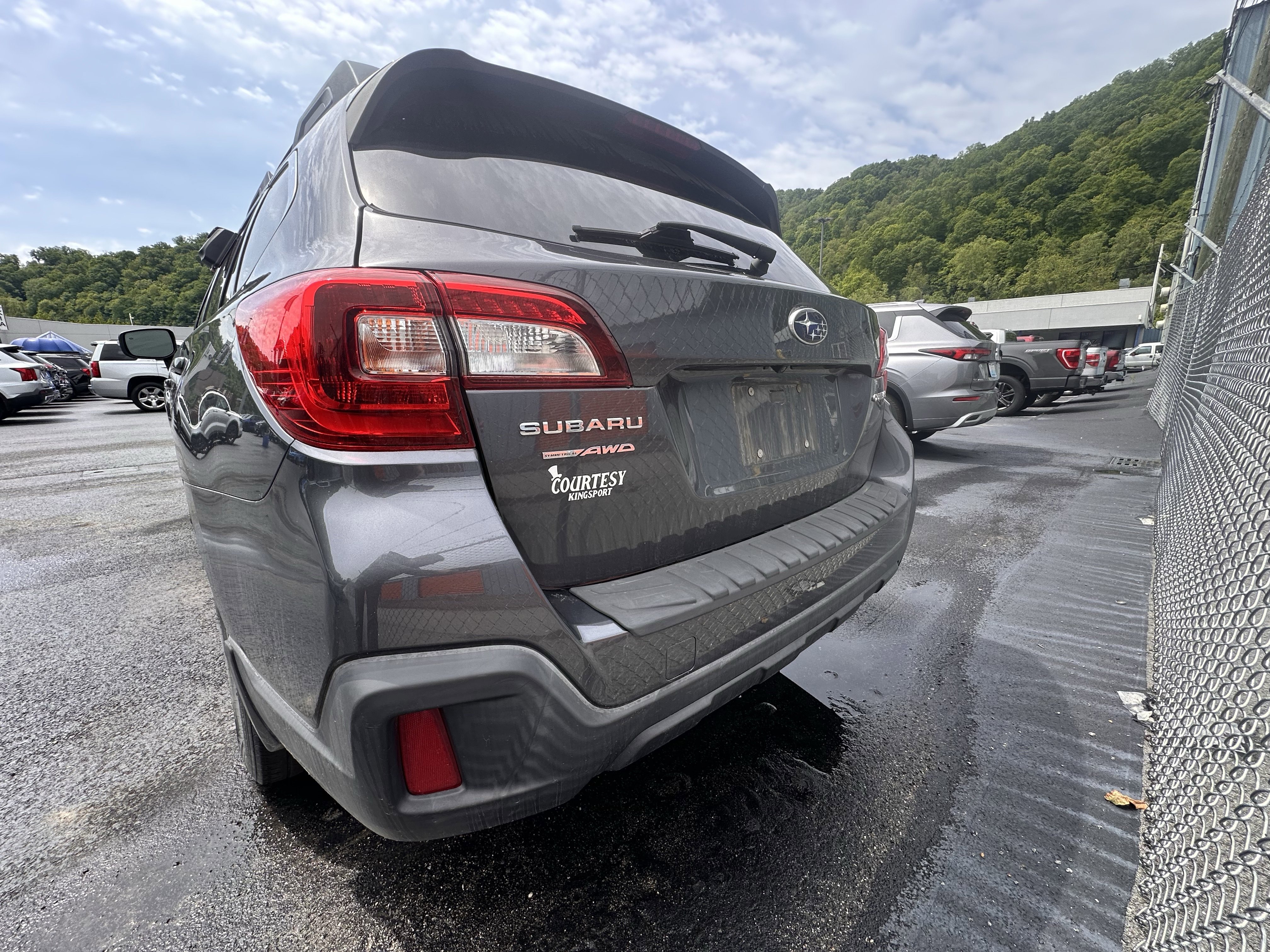 Used 2018 Subaru Outback 2.5i Premium AWD/4WD image 6