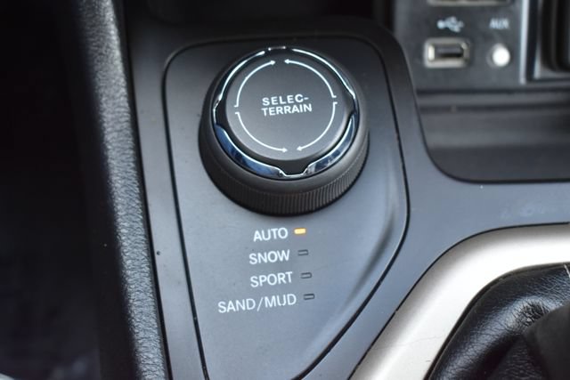 Used 2017 Jeep Cherokee Limited AWD/4WD image 32