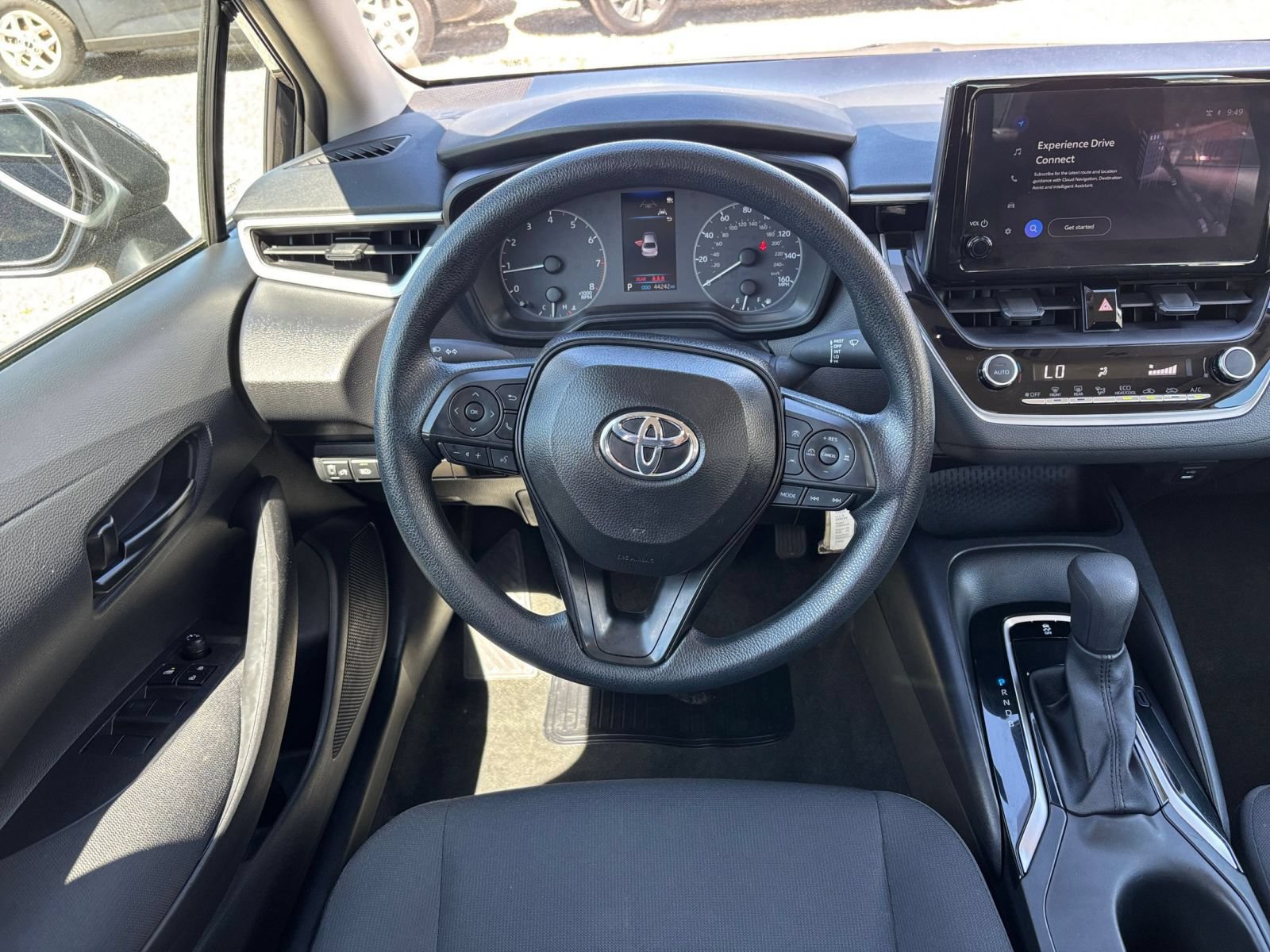 Used 2025 Toyota Corolla LE FWD image 33