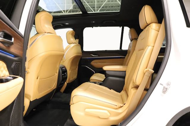 Used 2023 Jeep Grand Cherokee L Summit w/ Luxury Tech Group V AWD/4WD image 32