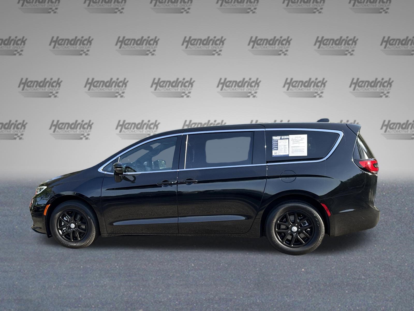 Used 2025 Chrysler Pacifica Select FWD image 6