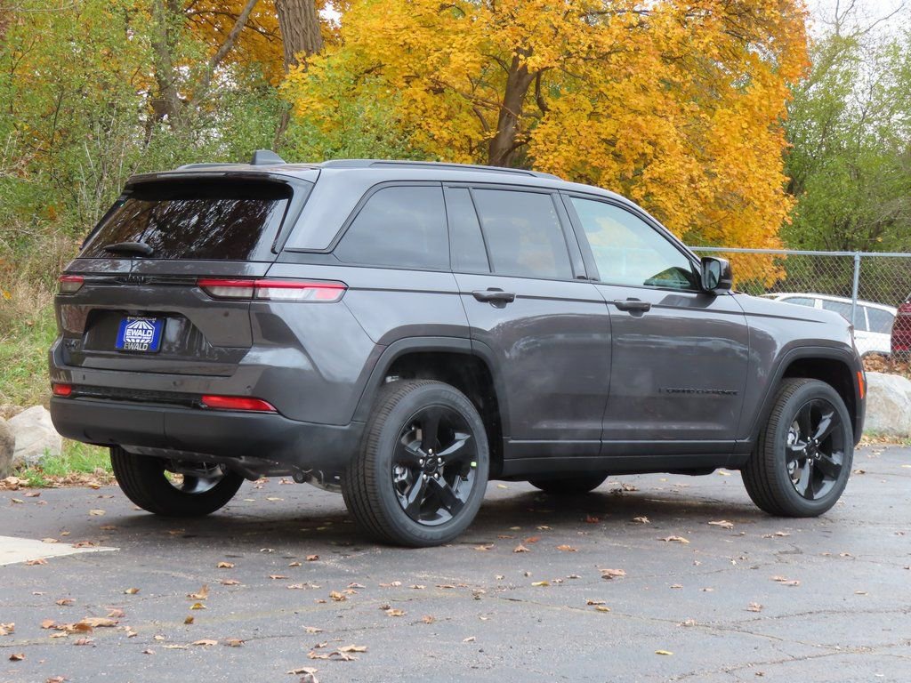 New 2025 Jeep Grand Cherokee Altitude image 3