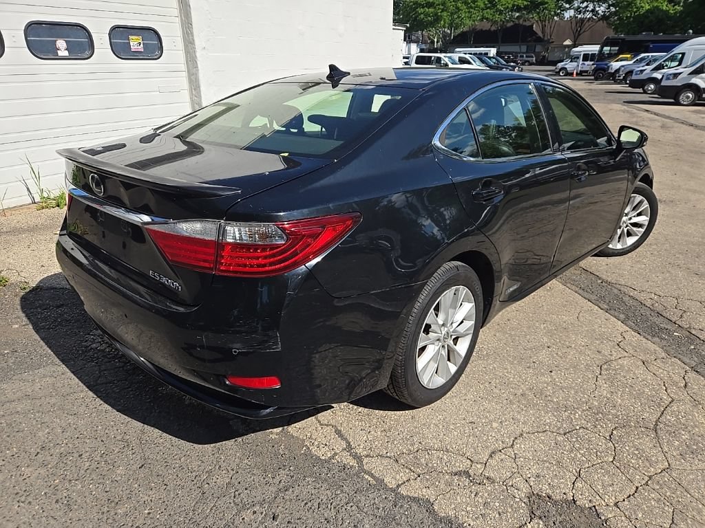 Used 2013 Lexus ES 300h w/ Luxury Pkg FWD image 4