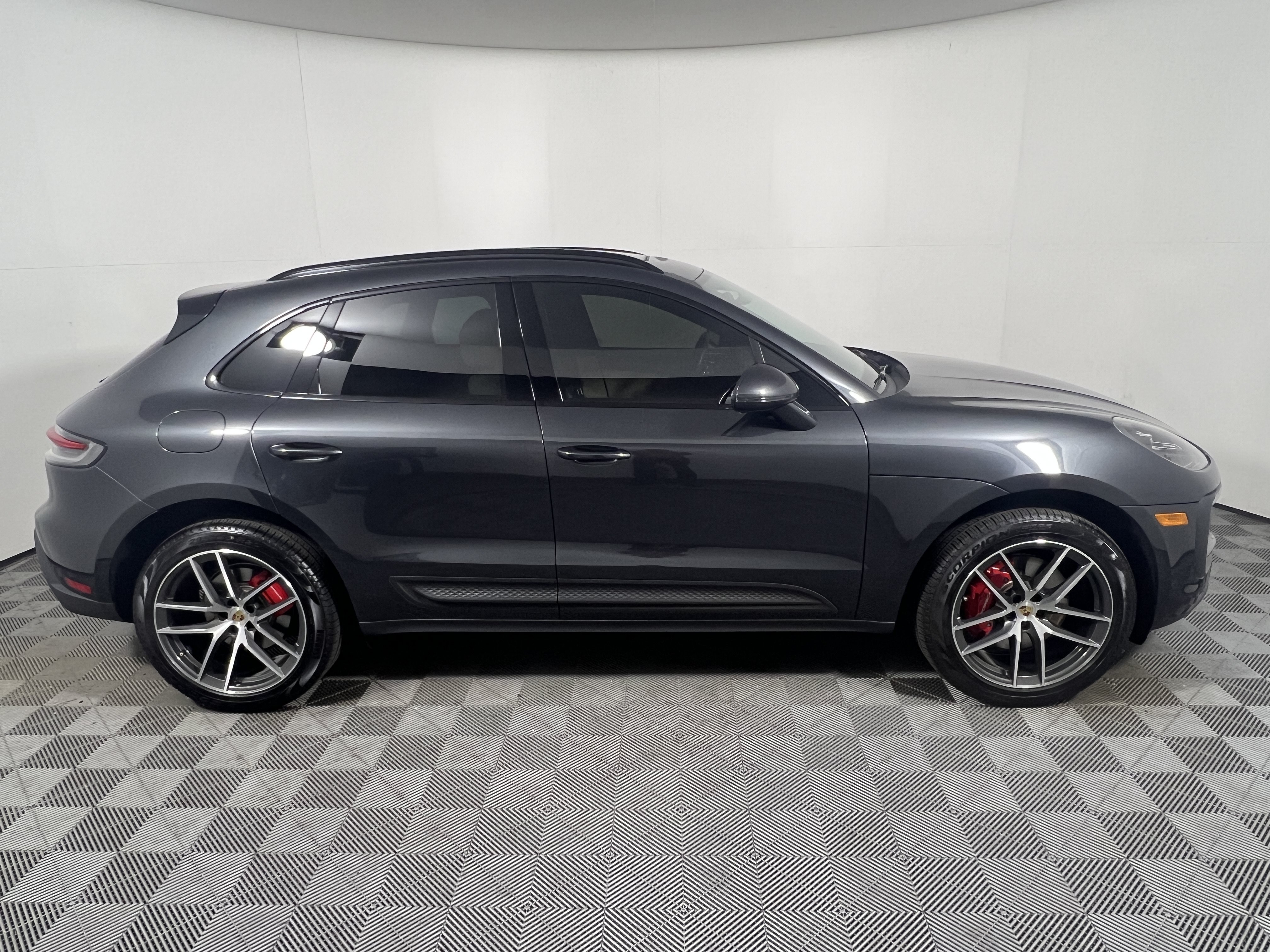 Certified 2024 Porsche Macan S AWD/4WD image 8