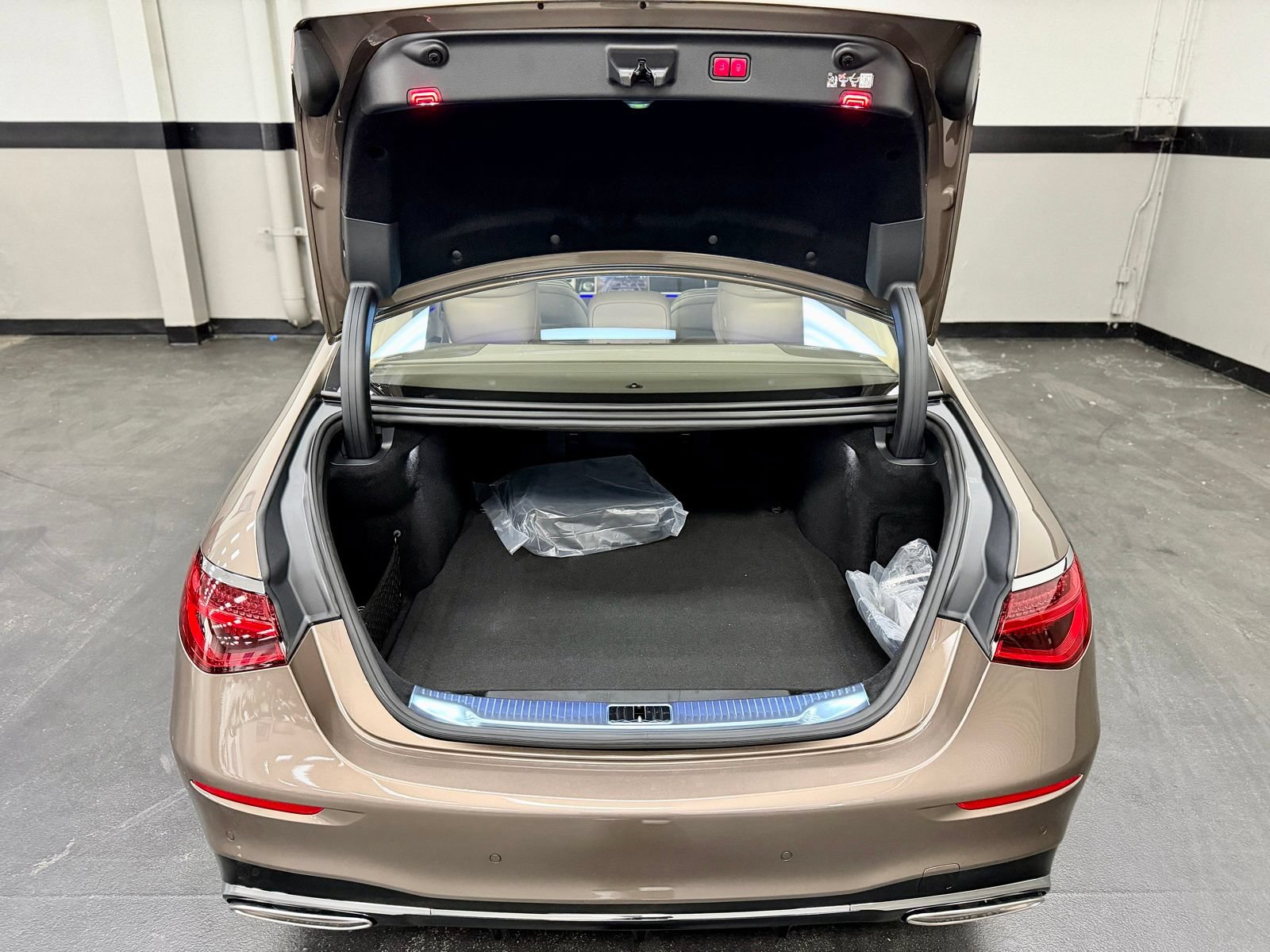 New 2026 Mercedes-Benz S 580e 4MATIC Sedan image 13