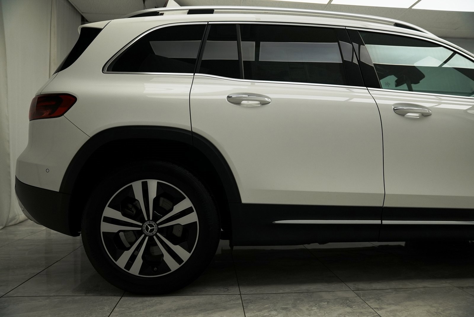 Used 2025 Mercedes-Benz GLB 250 4MATIC image 12