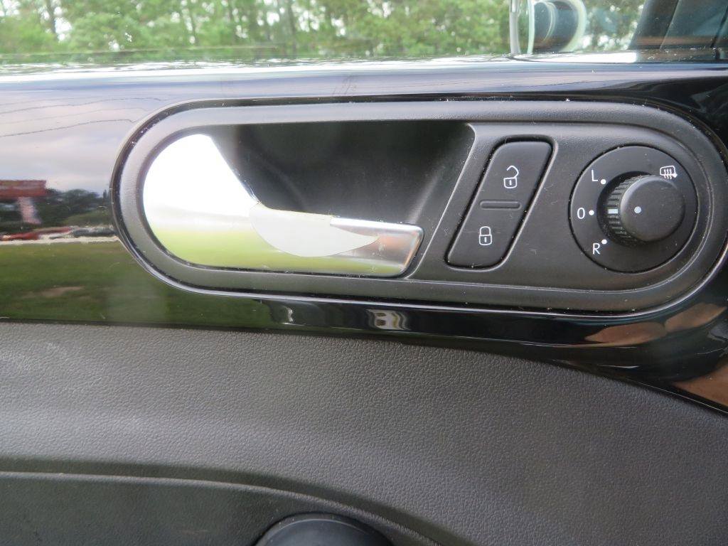 Used 2012 Volkswagen Beetle Turbo FWD image 23