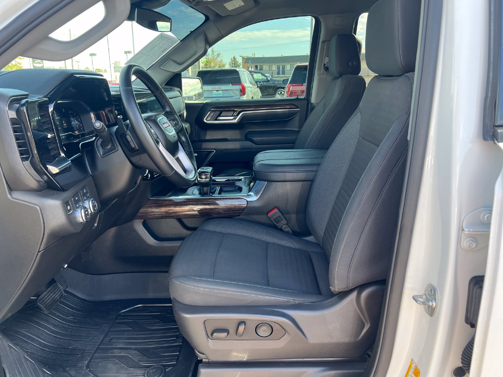 Used 2025 GMC Sierra 1500 Elevation w/ Preferred Package AWD/4WD image 10