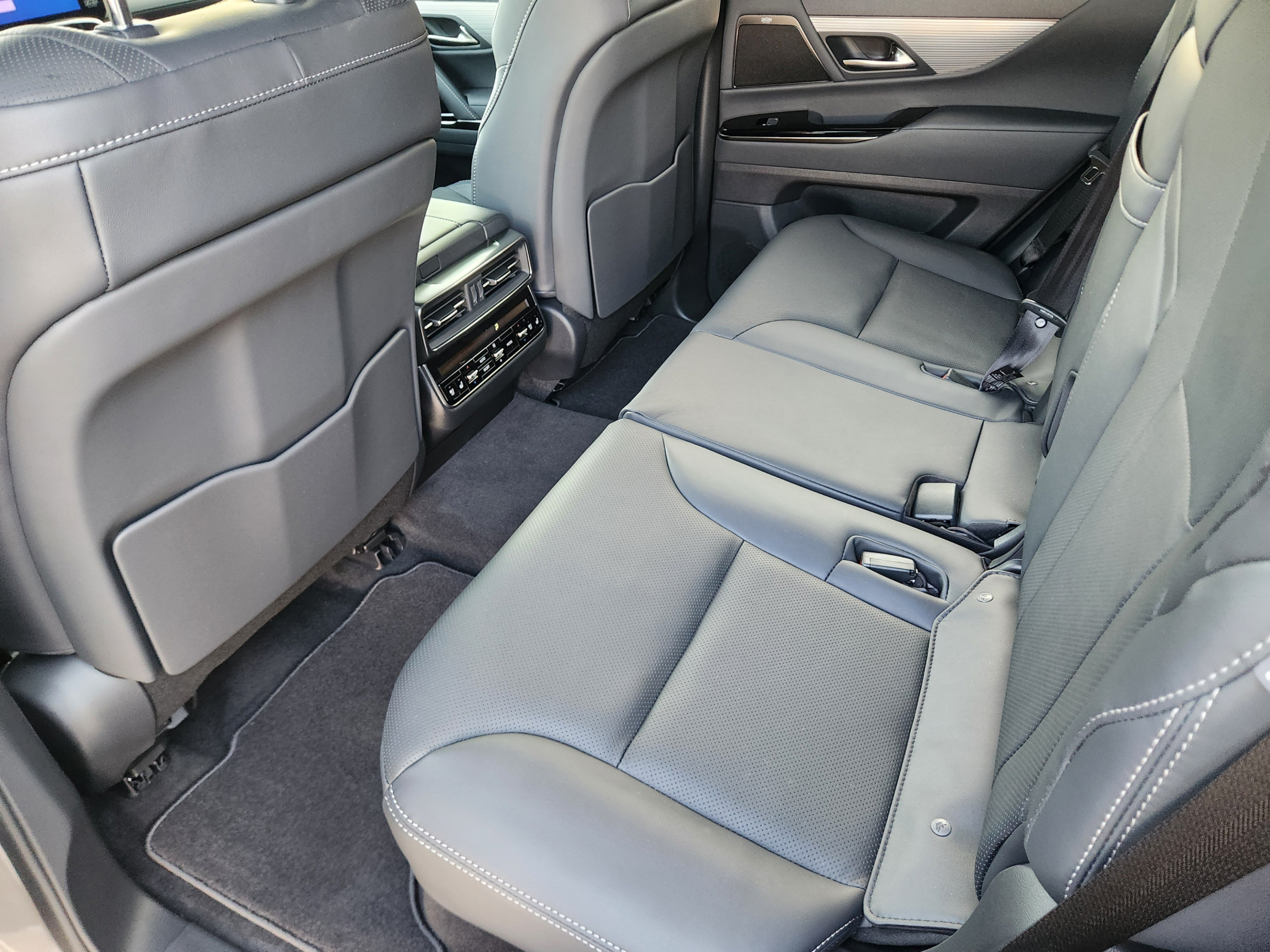 New 2026 Lexus LX 600 F Sport AWD/4WD image 17