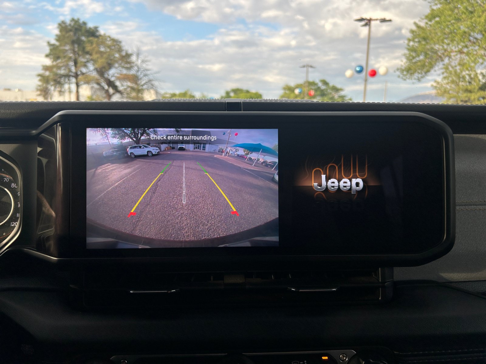Used 2024 Jeep Wrangler Unlimited Sahara AWD/4WD image 27