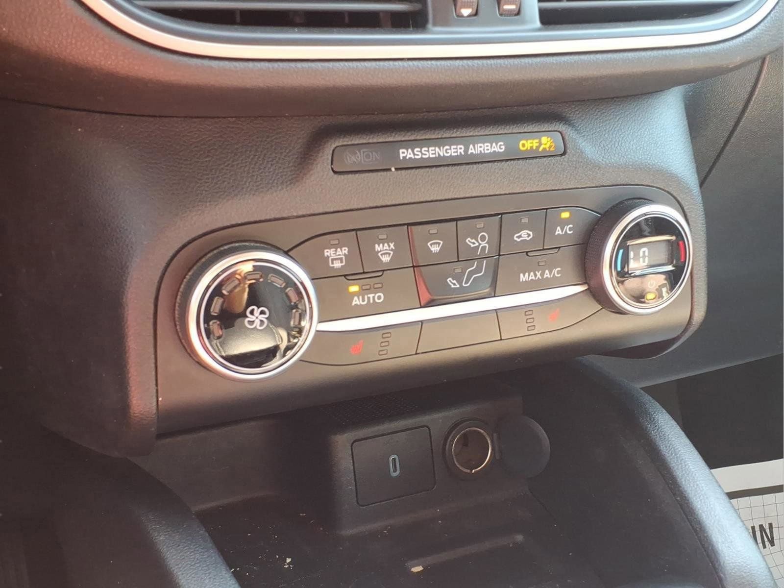 Used 2020 Ford Escape SE image 9