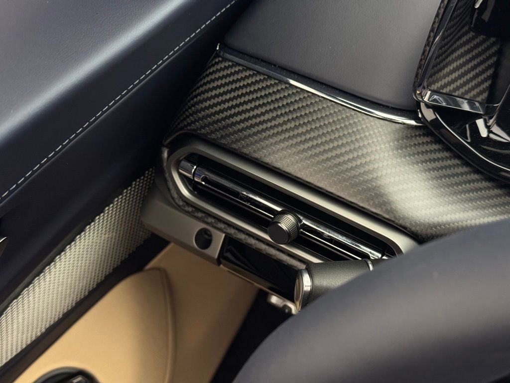 New 2026 Aston Martin V8 Vantage Roadster image 34