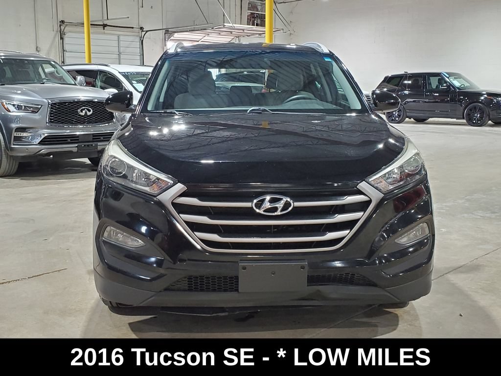 Used 2016 Hyundai Tucson SE w/ Option Group 02 FWD image 2