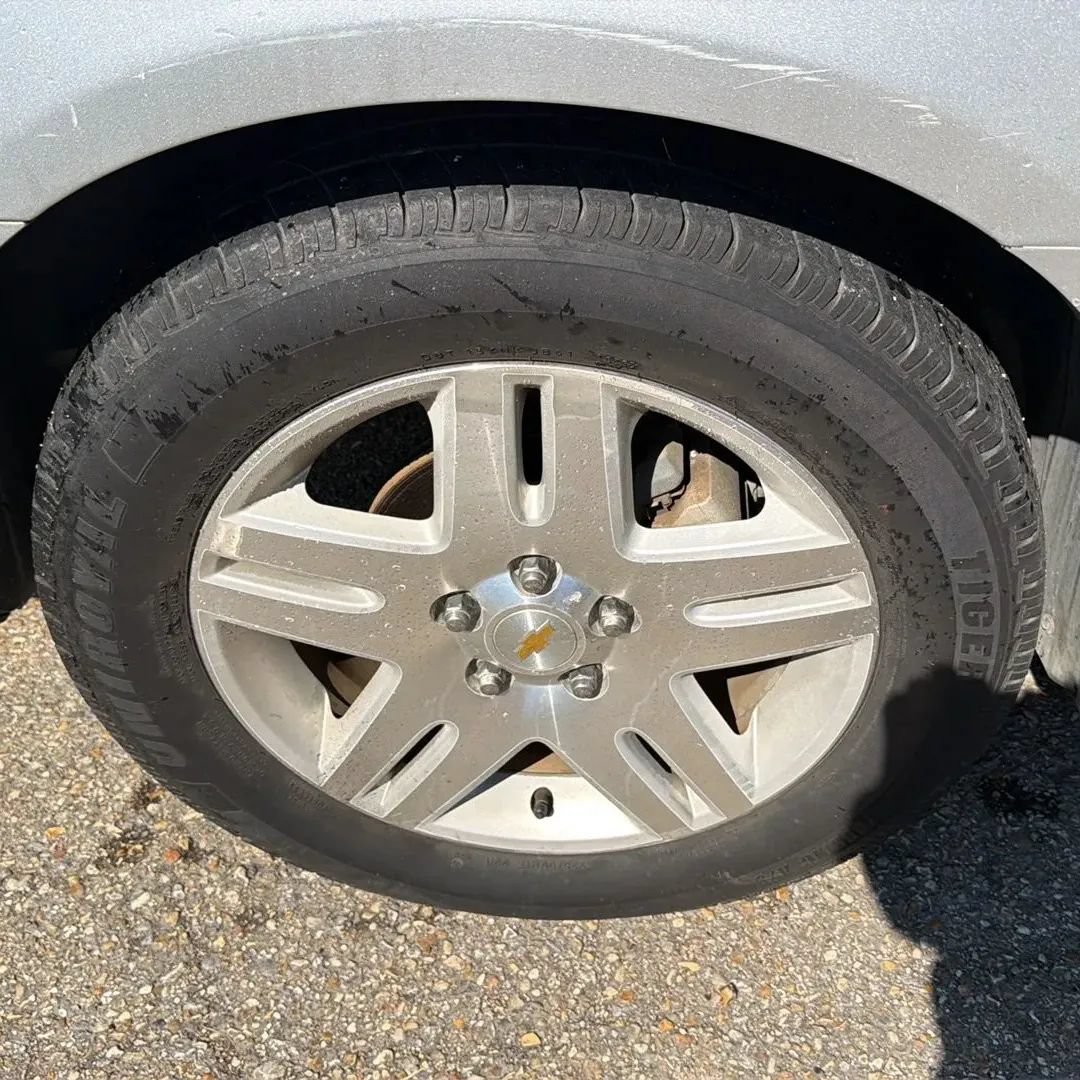 Used 2011 Chevrolet Impala LT FWD image 12