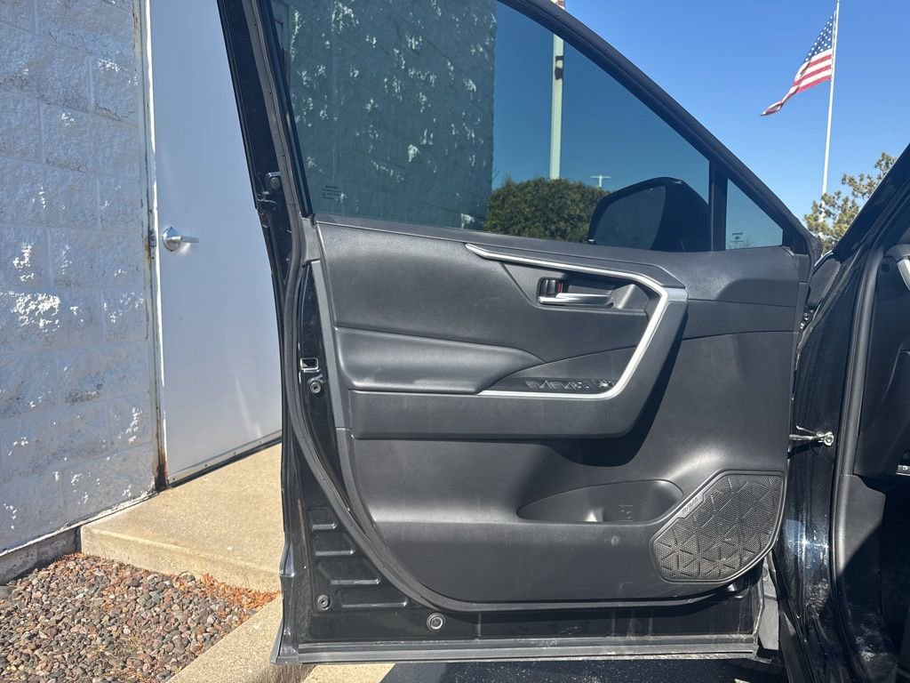 Used 2023 Toyota RAV4 AWD Hybrid image 7