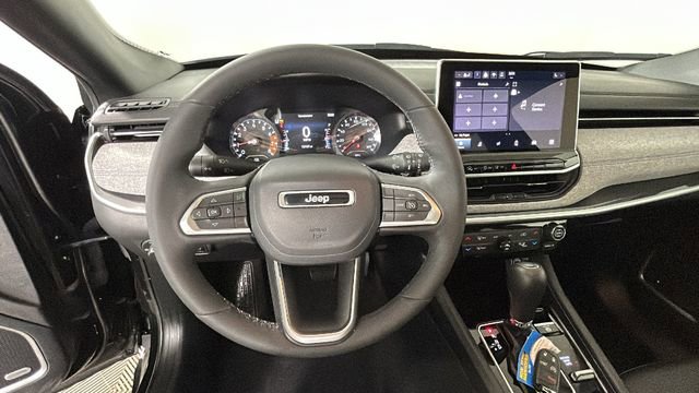 Used 2024 Jeep Compass Latitude w/ Sun and Sound Group AWD/4WD image 15