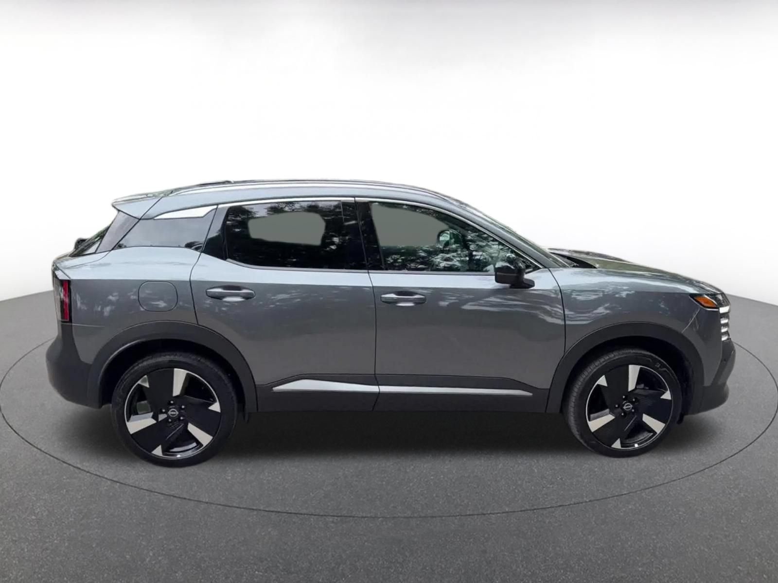 Used 2026 Nissan Kicks SR FWD image 16