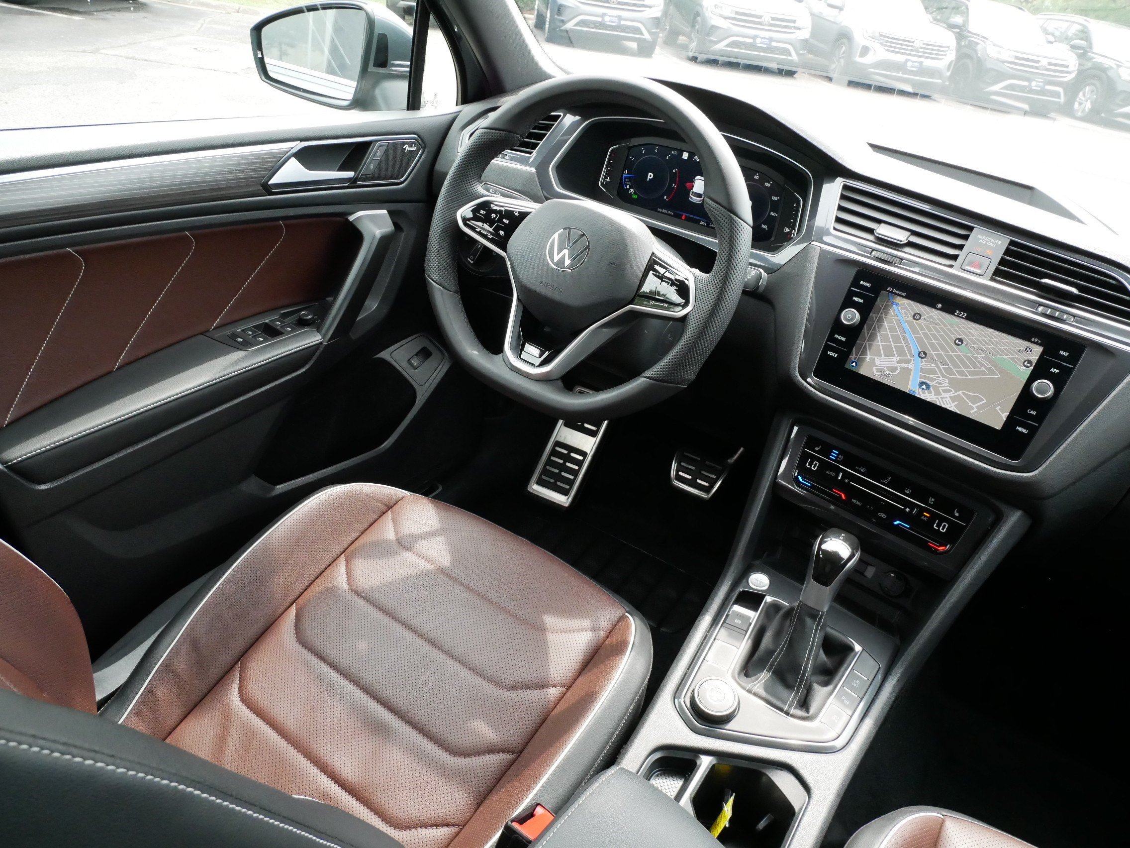 Certified 2024 Volkswagen Tiguan SEL R-Line w/ MDO Package, Two-Row AWD/4WD image 9