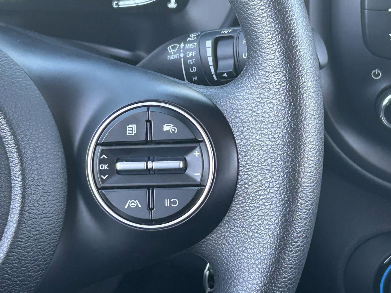 Used 2025 Kia Soul S FWD image 24