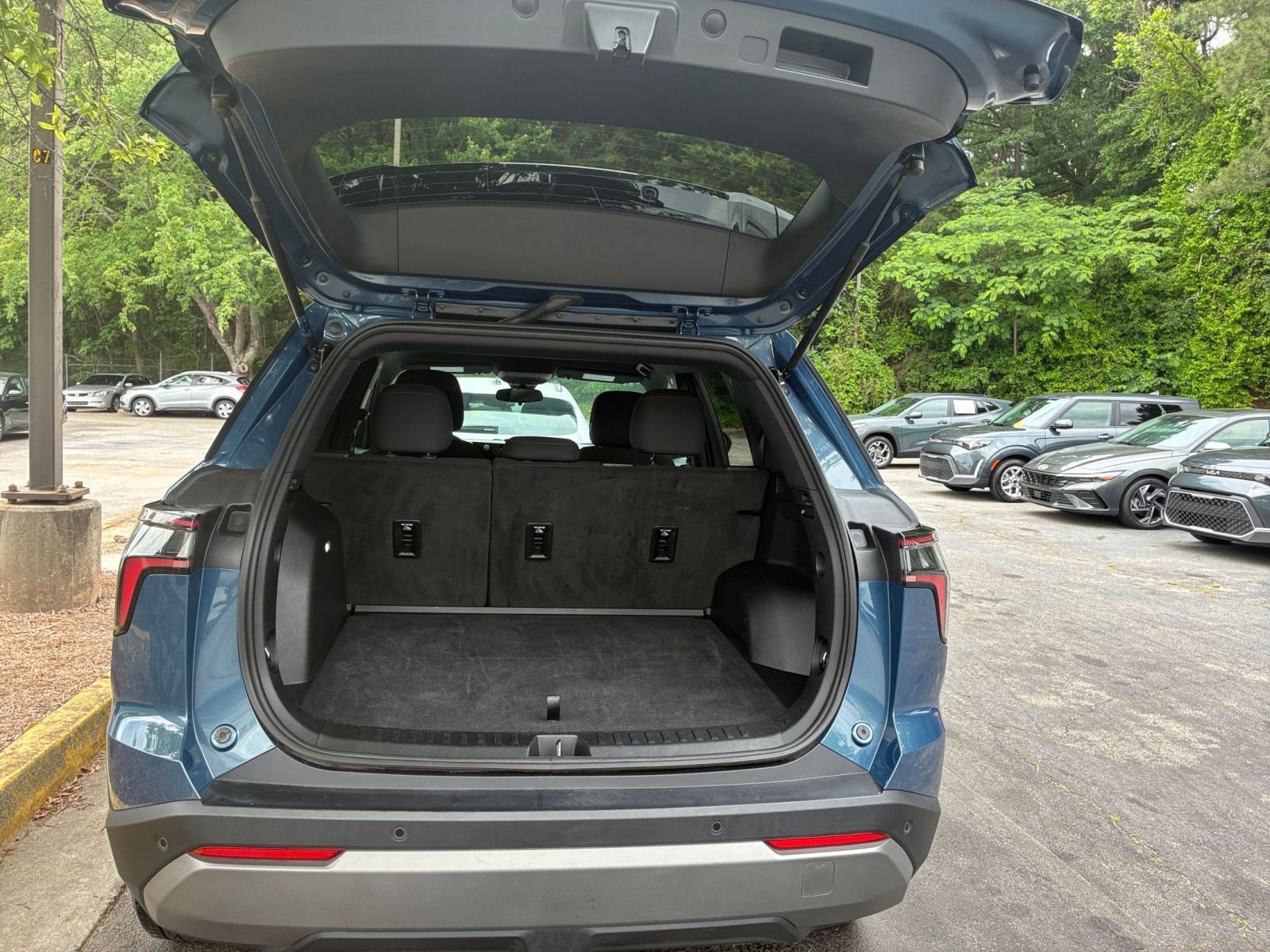 Used 2025 Chevrolet Equinox LT FWD image 33