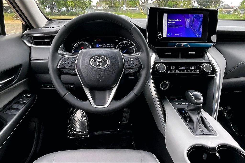 Used 2023 Toyota Venza LE AWD/4WD image 7