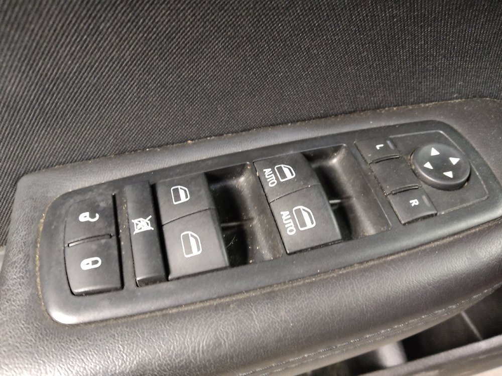 Used 2016 Chrysler 200 Limited FWD image 27