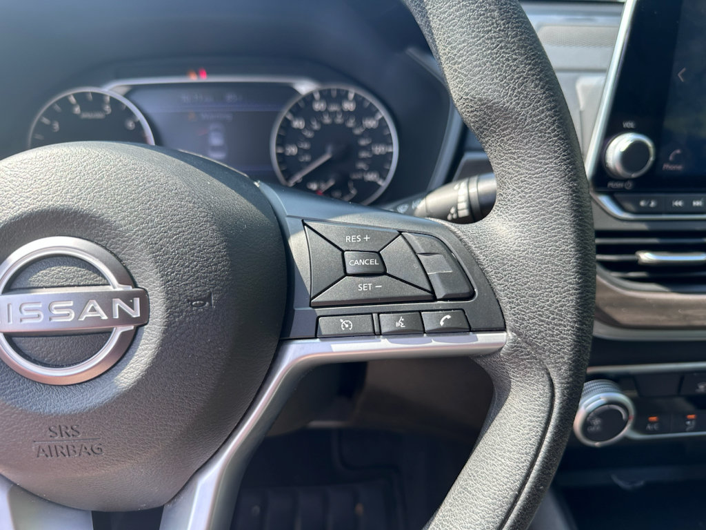 Used 2025 Nissan Altima 2.5 SV FWD image 18