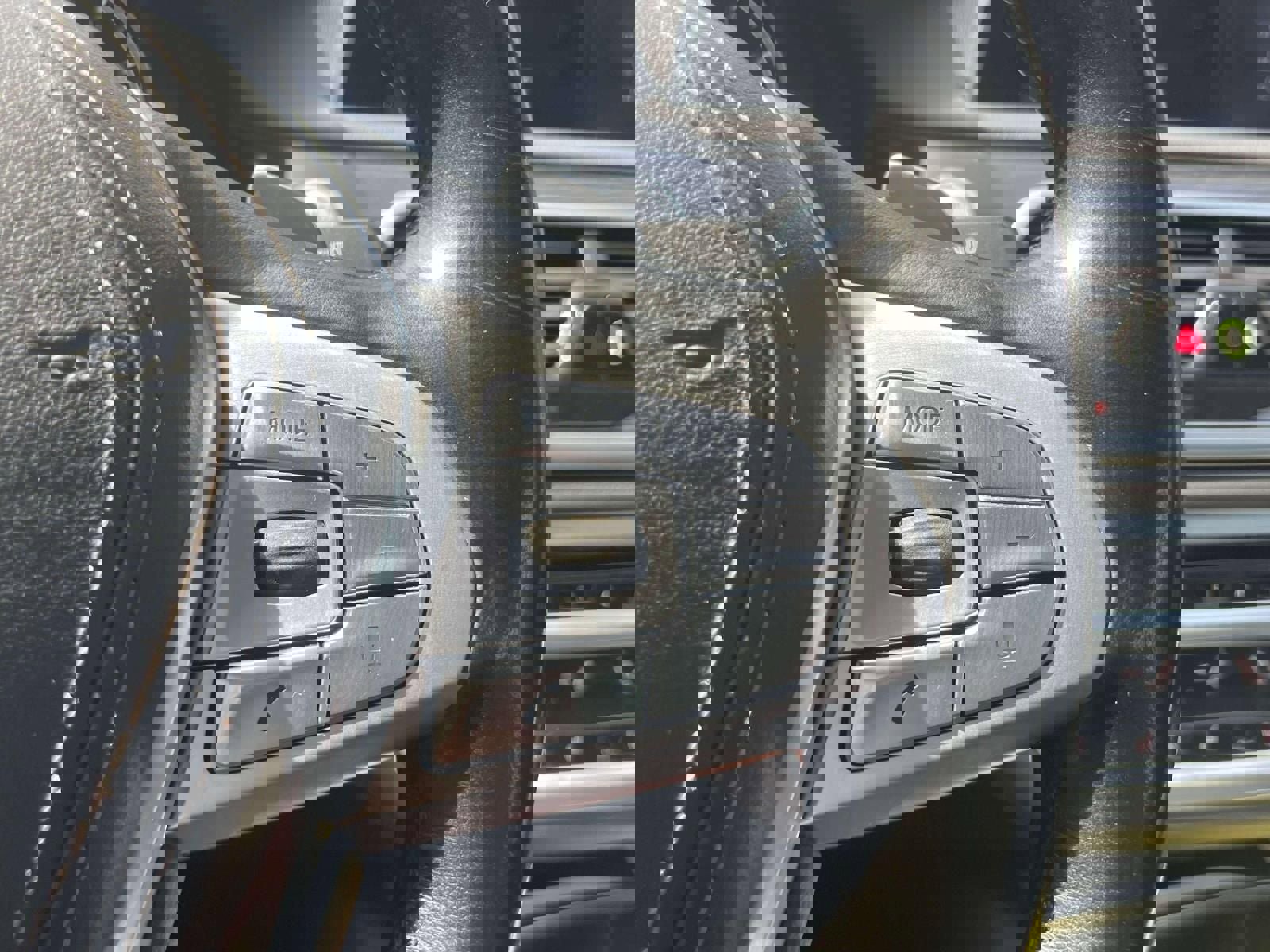 Used 2019 BMW 740i xDrive w/ M Sport Package image 24