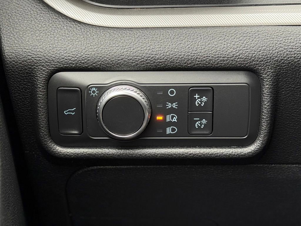 Used 2020 Ford Explorer XLT w/ Comfort Package AWD/4WD image 19