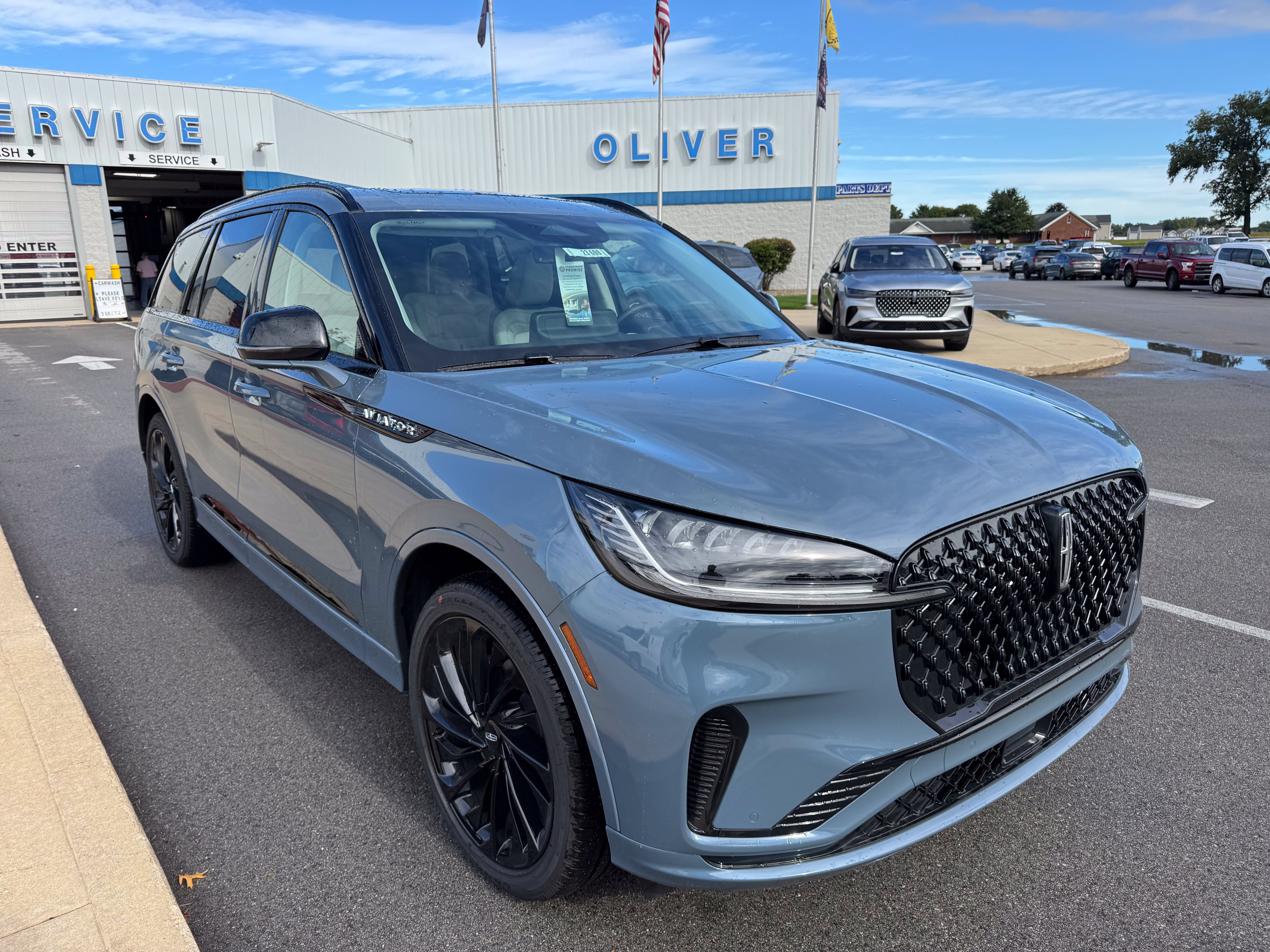New 2026 Lincoln Aviator Reserve w/ Jet Appearance Package AWD/4WD image 1