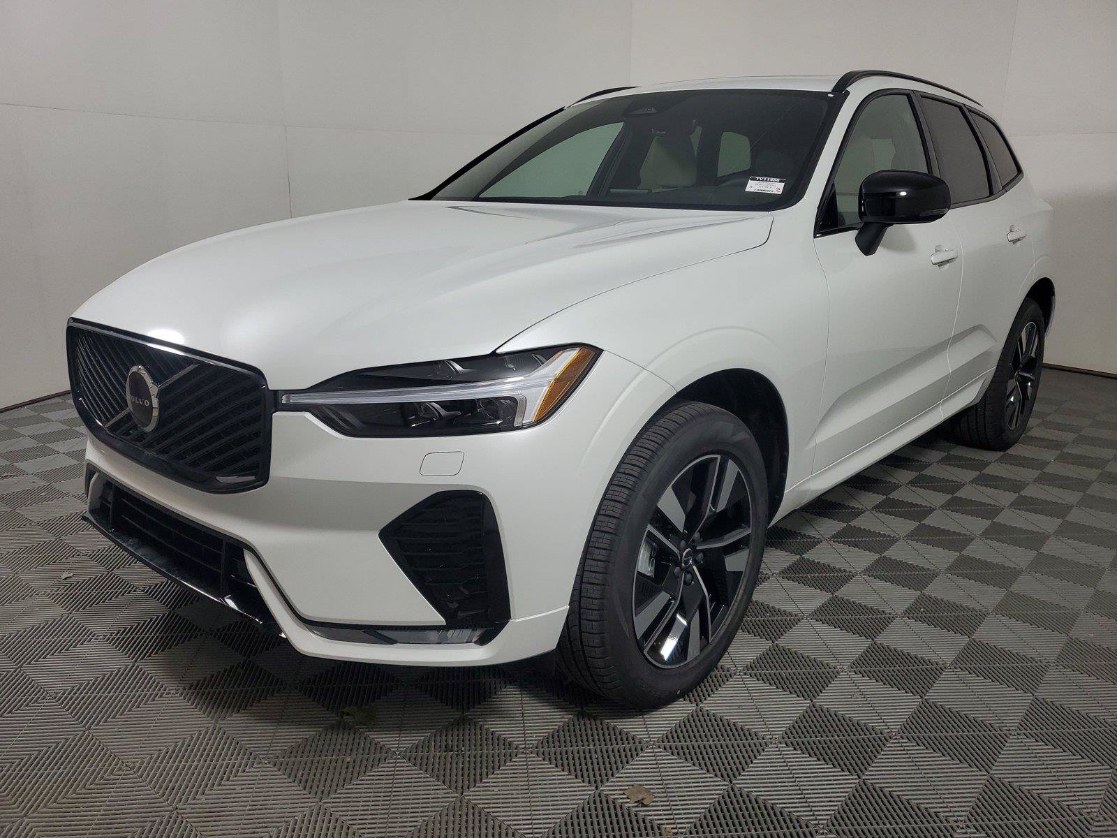 New 2026 Volvo XC60 B5 Core w/ Climate Package AWD/4WD image 3