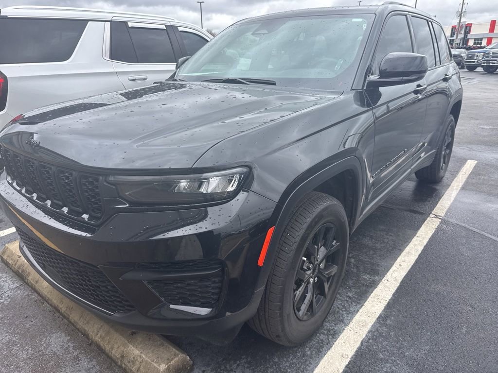 Used 2024 Jeep Grand Cherokee Altitude image 1