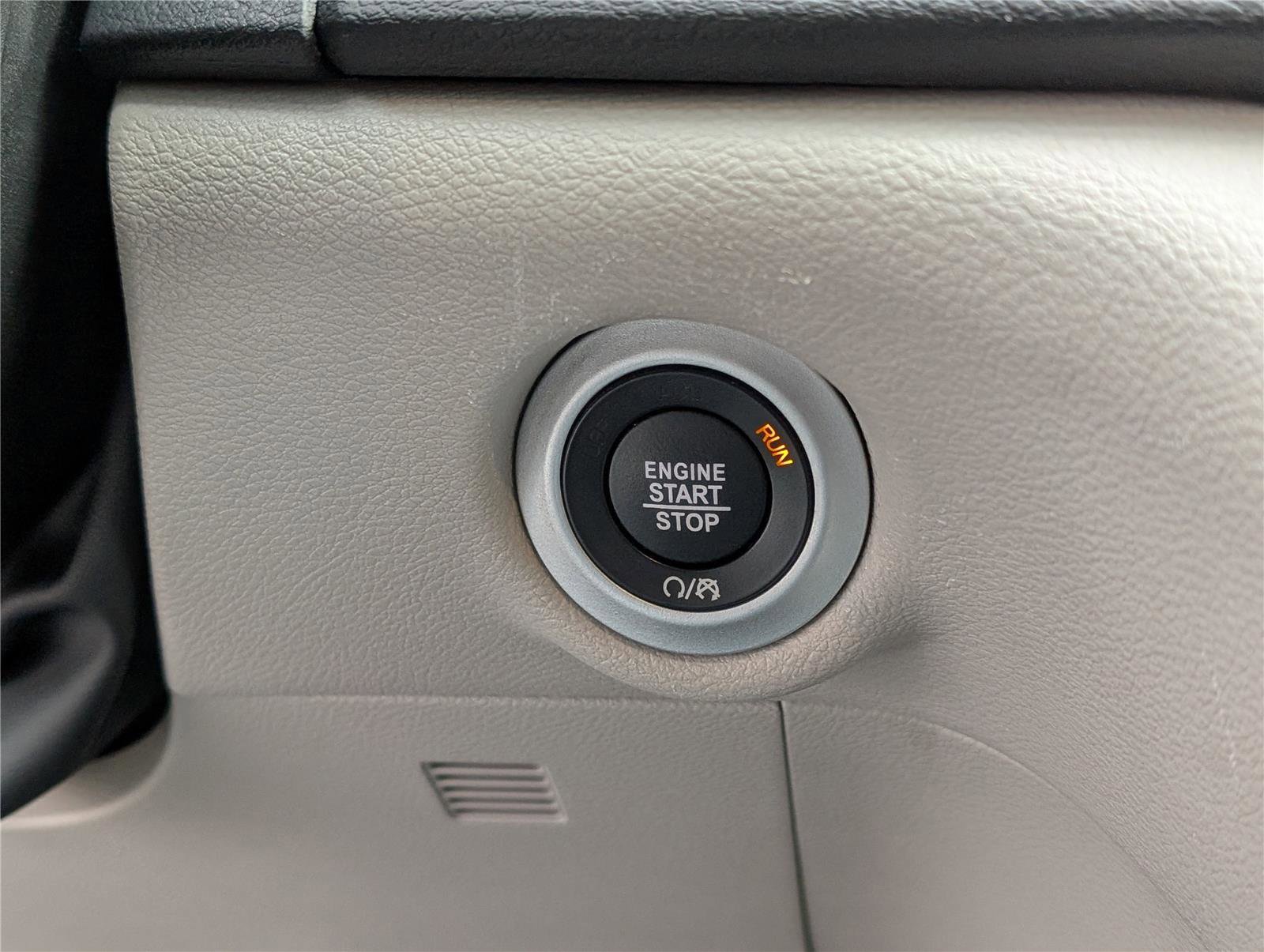 Used 2024 Chrysler Pacifica Touring-L image 24