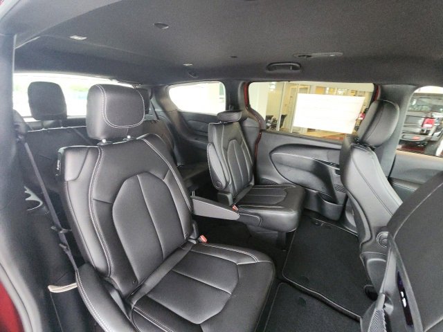 New 2026 Chrysler Pacifica Select image 12