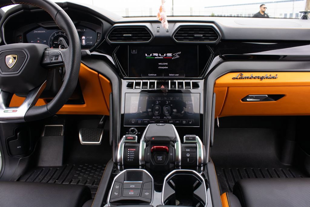 Used 2023 Lamborghini Urus S image 25