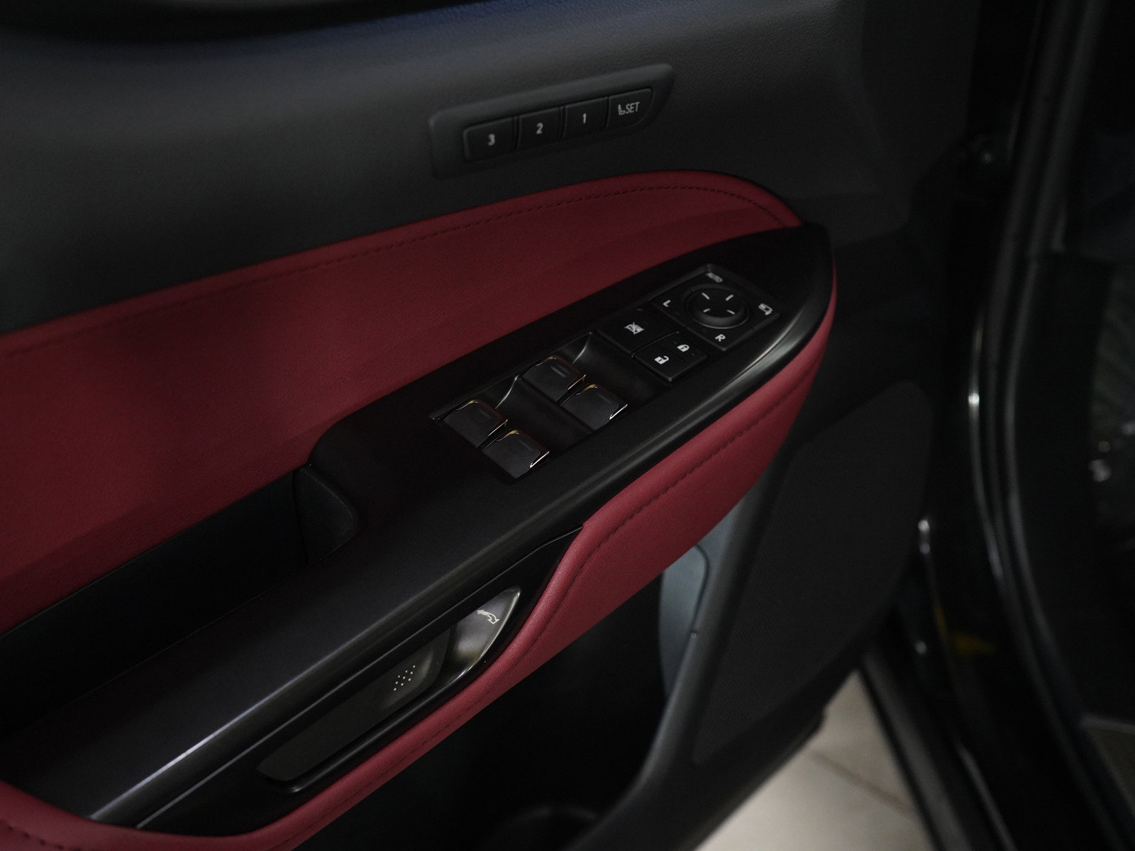 Used 2025 Lexus NX 450h+ AWD w/ Luxury Package image 19