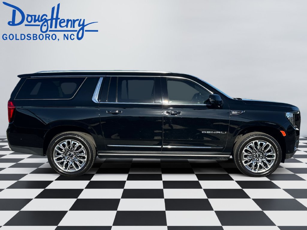 Used 2023 GMC Yukon XL Denali Ultimate AWD/4WD image 6