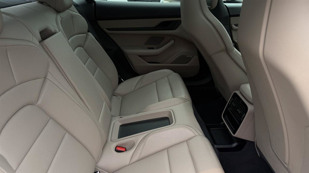 Used 2021 Porsche Taycan RWD image 34
