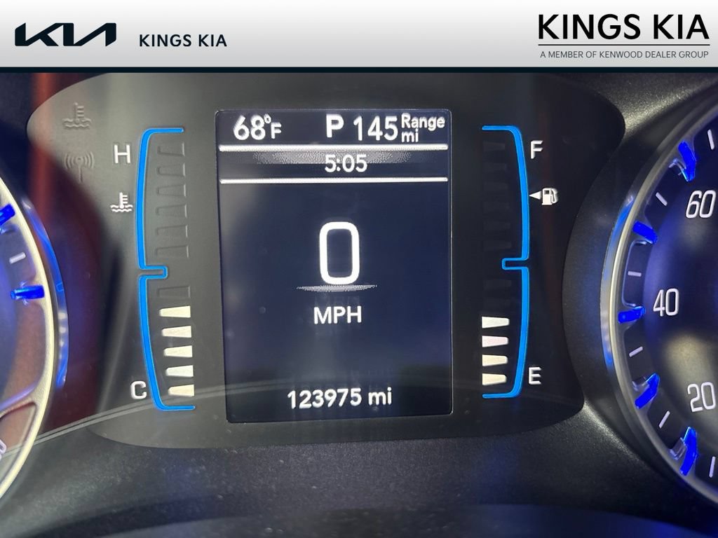 Used 2017 Chrysler Pacifica Touring-L FWD image 16