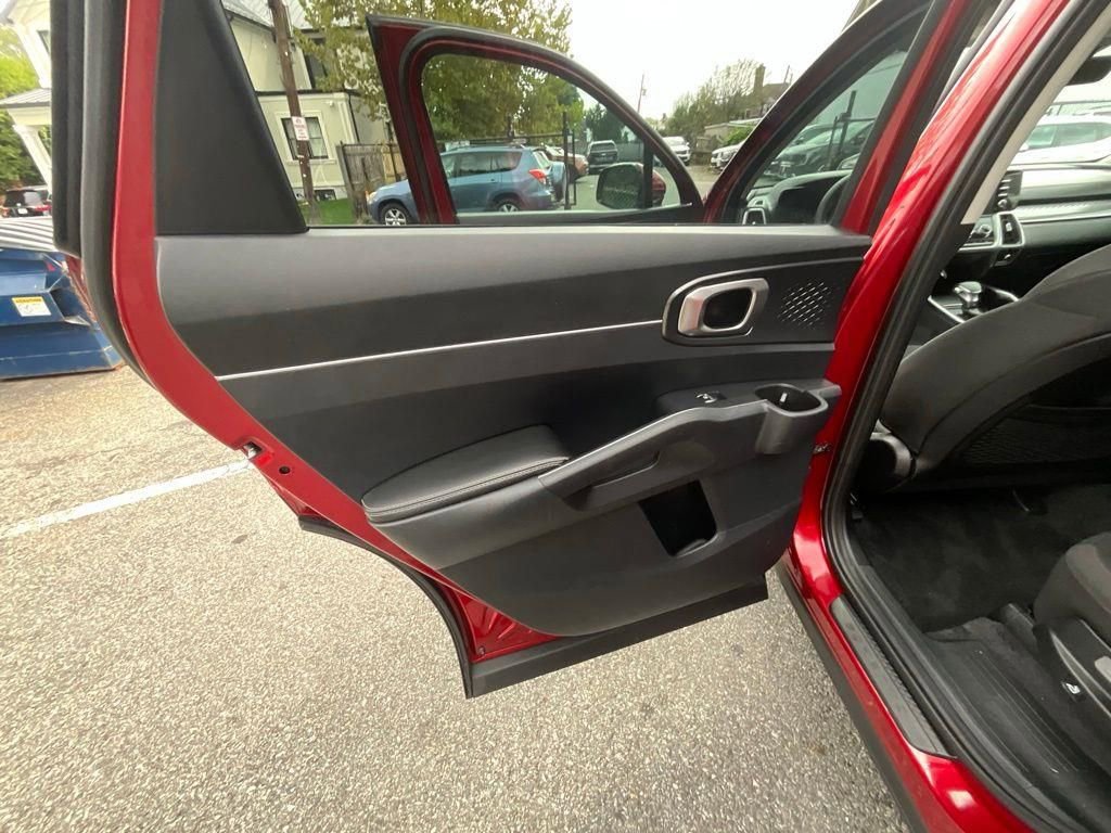Used 2023 Kia Sorento LX image 25