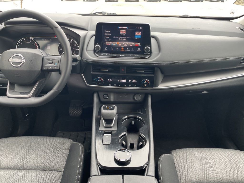 Used 2025 Nissan Rogue SV AWD/4WD image 11
