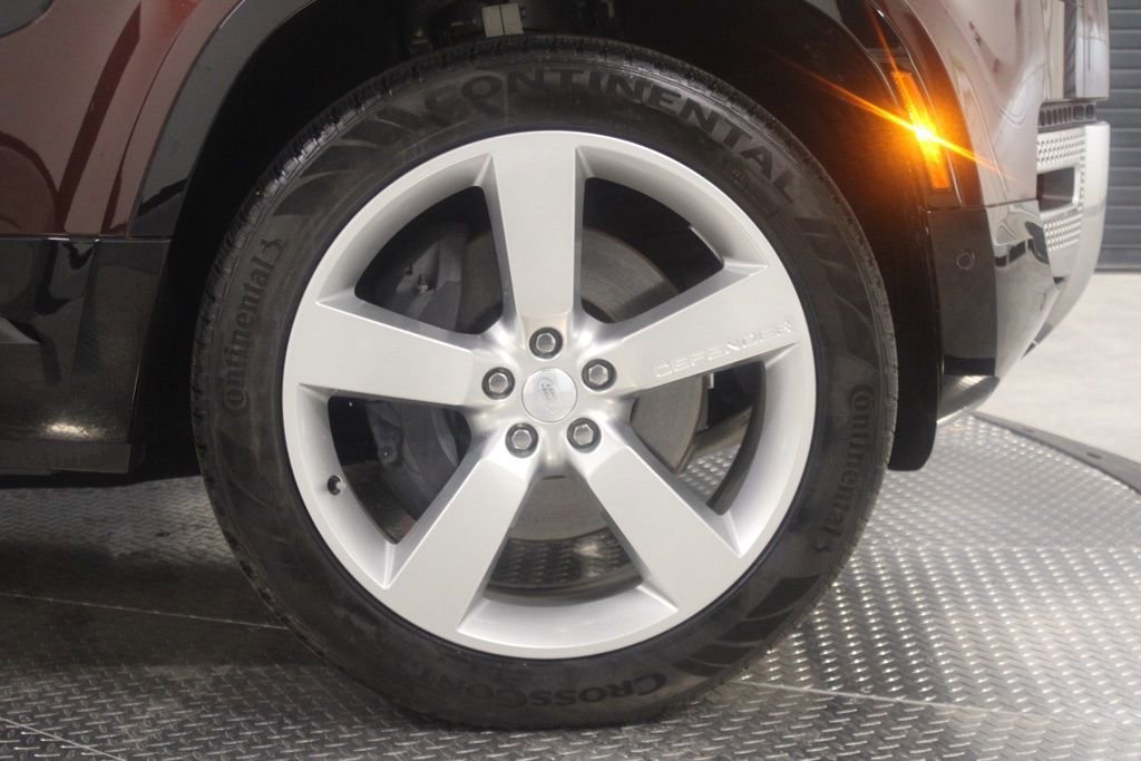 Used 2023 Land Rover Defender 130 SE image 16