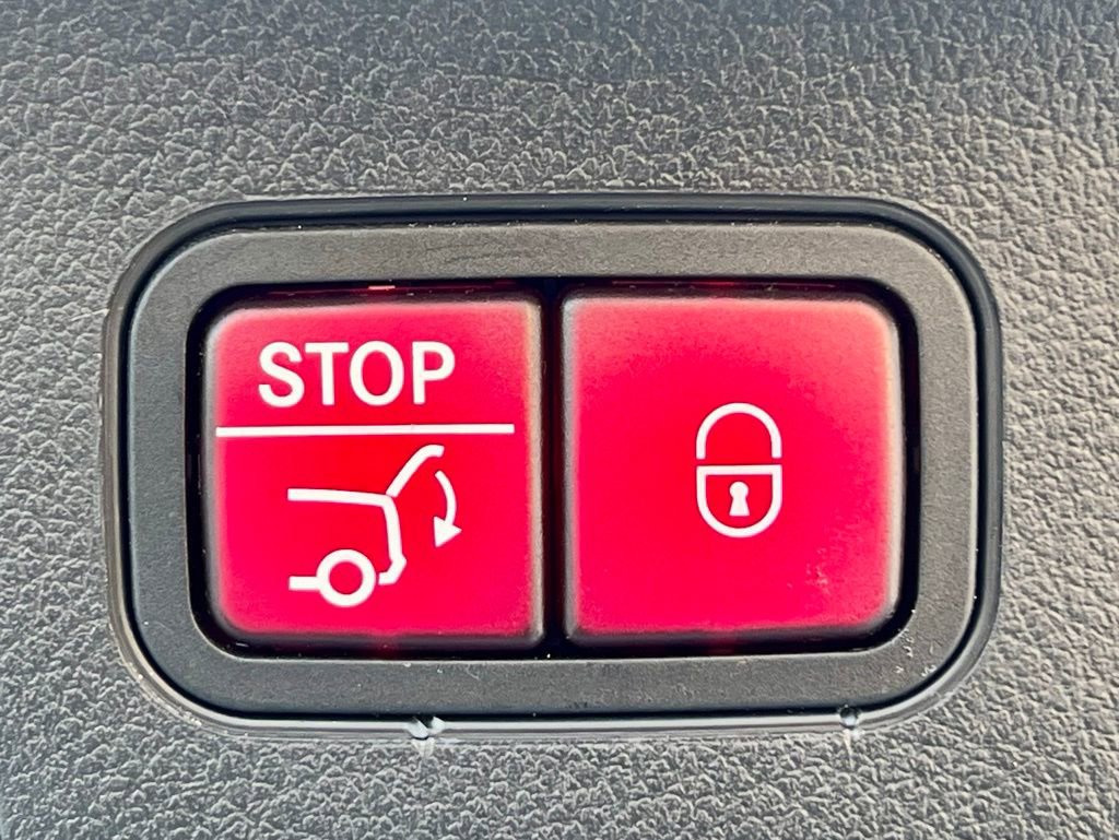 Certified 2022 Mercedes-Benz GLA 250 4MATIC image 44