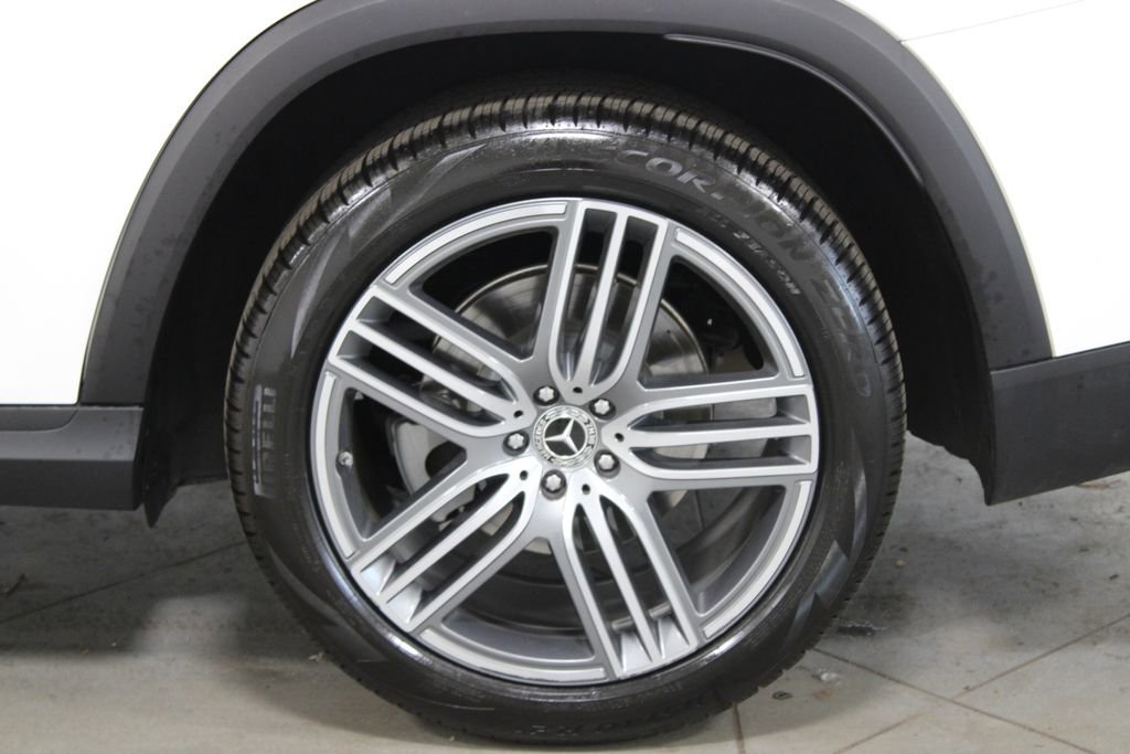 Used 2025 Mercedes-Benz GLS 450 4MATIC image 17