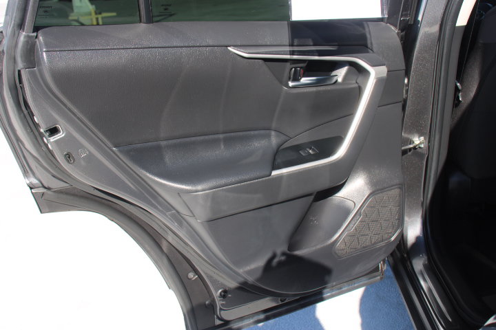 Certified 2022 Toyota RAV4 XLE w/ Convenience Package FWD image 13