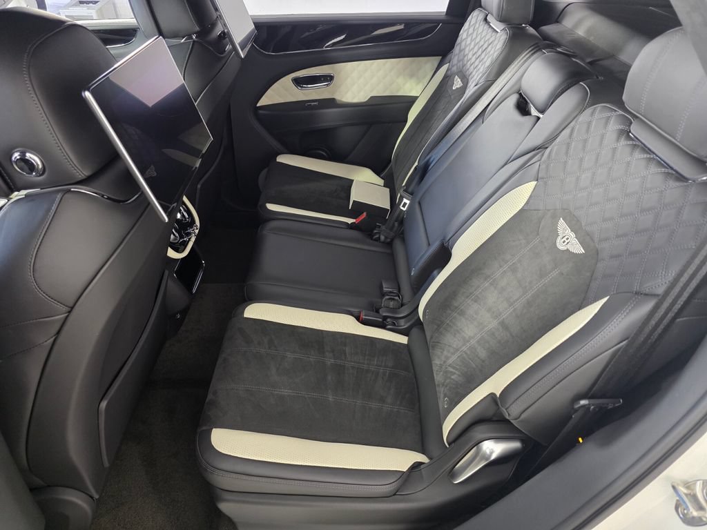 Used 2022 Bentley Bentayga AWD/4WD image 14