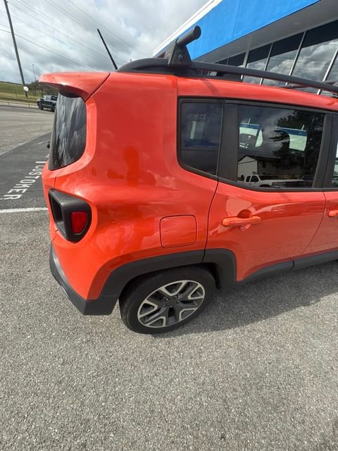 Used 2016 Jeep Renegade Latitude FWD image 24