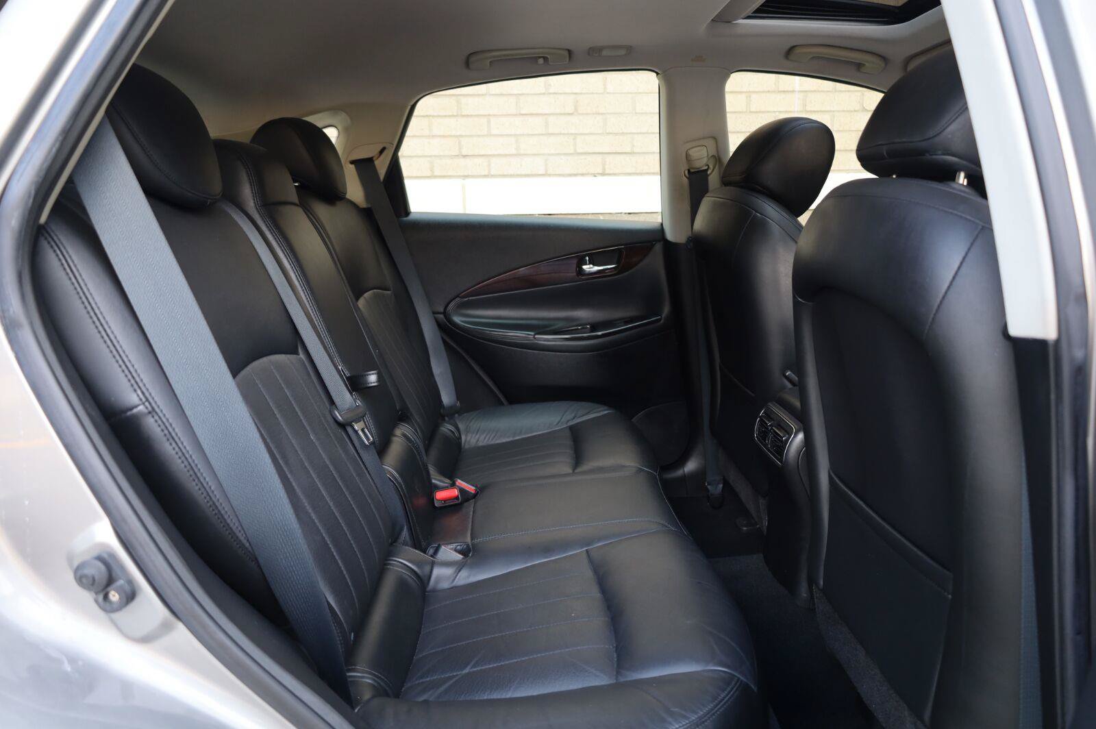 Used 2010 INFINITI EX35 Journey RWD image 26